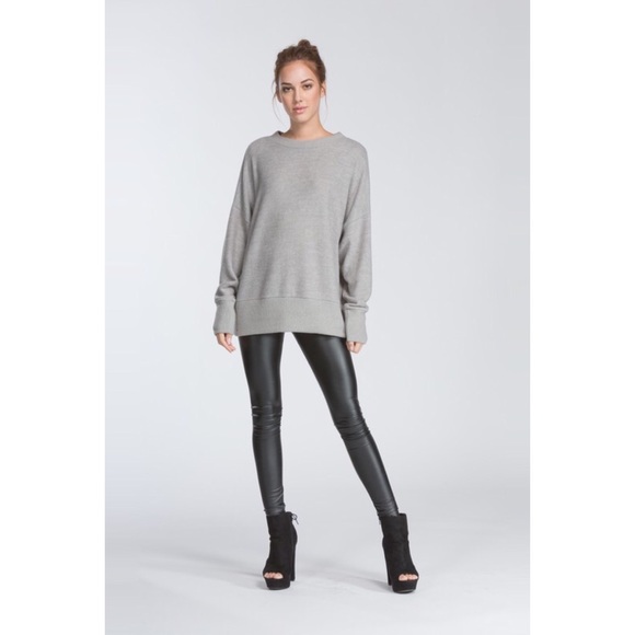 LAST ONE!! Oversized Super Soft Sweatshirt - Picture 4 of 4